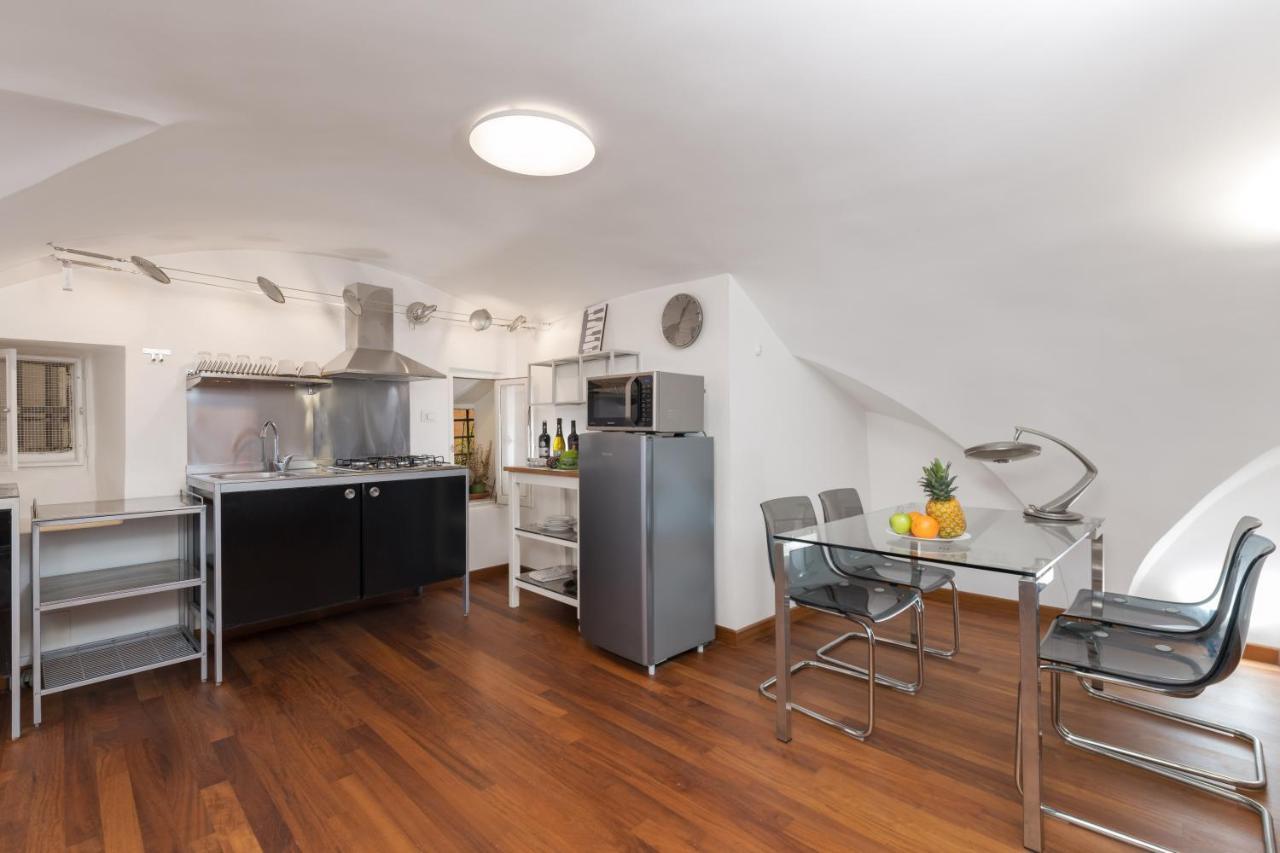 New! Amazing Piazza Navona View Apartman Róma Kültér fotó
